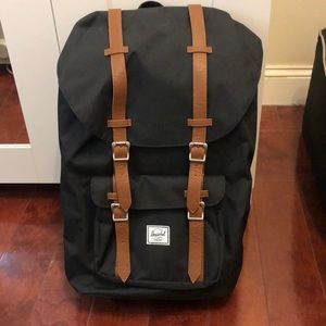 Herschel Retreat Backpack Mid-Volume